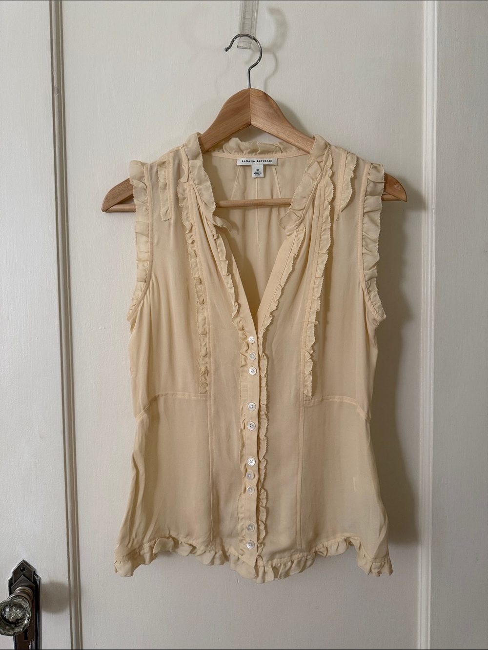 Banana Republic 100% Silk Cream Ruffle-Trim Sleeveless Button Blouse